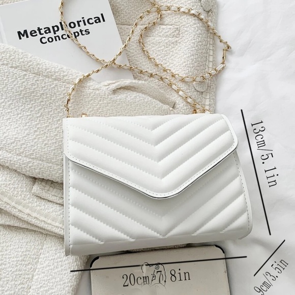 Luxe vegan Leather Quilted Chain Bag - Picture 9 of 10